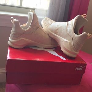 Light pink puma fierce (WORN ONCE!!)